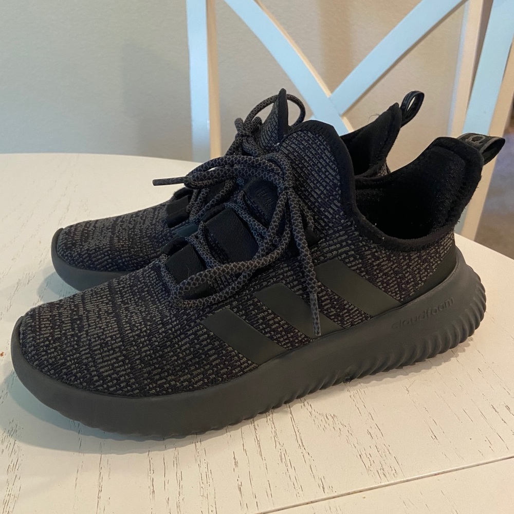 Boys Adidas Shoes Size 5